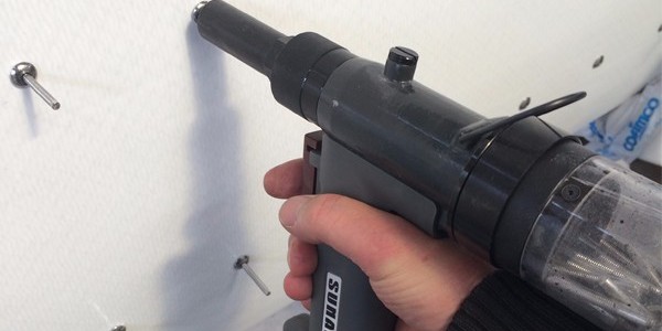 氣動(dòng)拉鉚槍為什么使用這么廣泛？